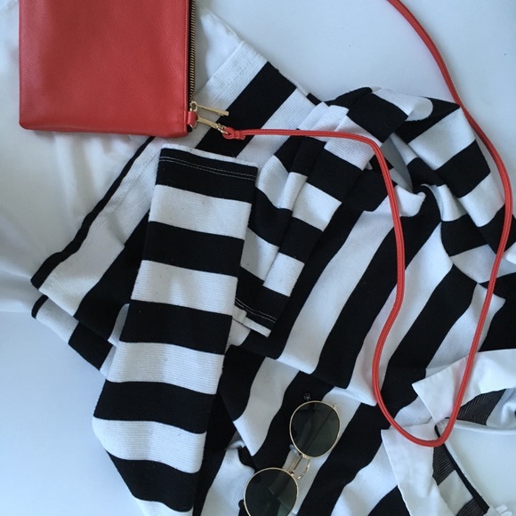 BLACK AND WHITE COLLARS STRIPED SWEATER WITG SHEER - Picture 3 of 8